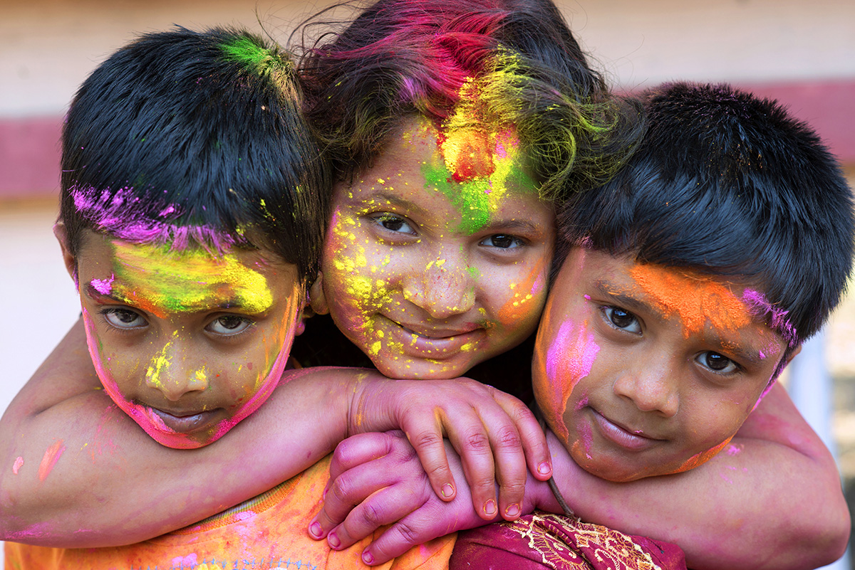 holi picture with children in hindi