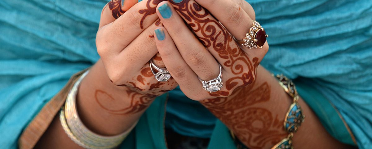 A Pakistani Muslim devotee offers Eid al